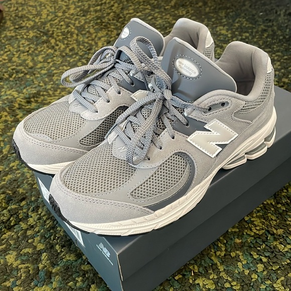 New Balance 2002 R - Picture 1 of 5